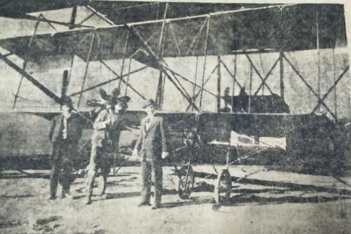 Recuerdos fotográficos: 1911. Vuelos por el parque, por la plaza y un raid a Santa Ana frustrado por un ciclón