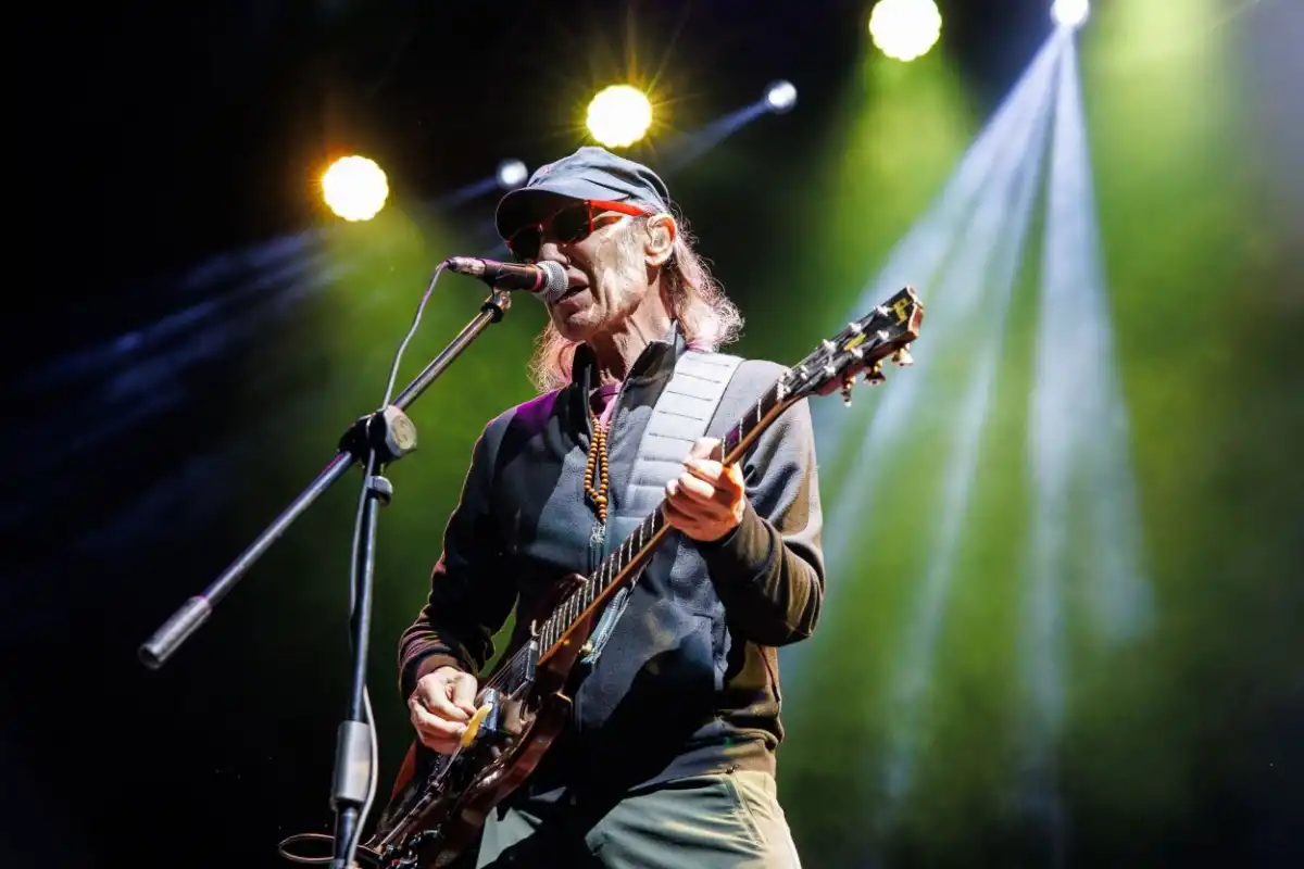 VIGENCIA. Skay comenzó el recital a las 23 y lo terminó pasada la 1 de ayer: dos horas a puro rock.