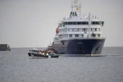 Vuelven a casa 94 viajeros del barco afectado con hantavirus