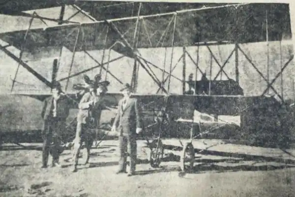 Recuerdos fotográficos: 1911. Vuelos por el parque, por la plaza y un raid a Santa Ana frustrado por un ciclón