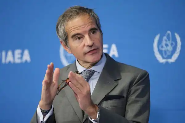 El argentino Rafael Grossi intenta despegarse de Milei en su campaña a la jefatura de la ONU
