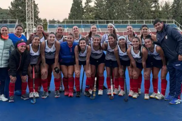 Hockey: Natación ganó un partido clave y quedó como líder en el momento más definitivo del torneo