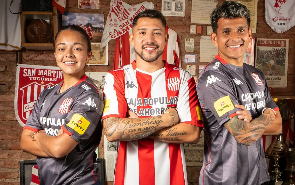 NUEVA PIEL. Iara Conde (integrante del fútbol femenino), Víctor Salazar y Lucas Diarte posan con la nueva camiseta.