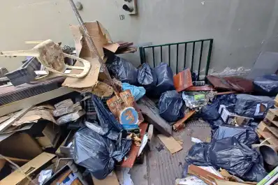 Camiones, secuestros y polémica en el TOF: retiraron cientos de kilos de material del subsuelo judicial