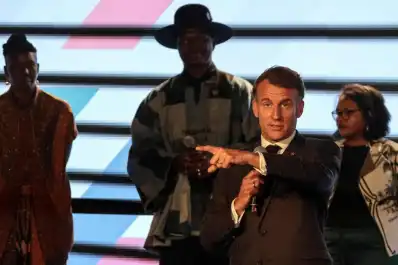 Es una total falta de respeto: Macron interrumpió un discurso para pedir silencio en un evento