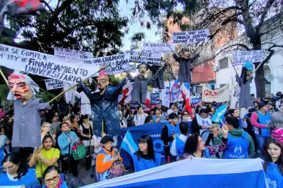 Marcha Federal Universitaria: comenzó la movilización en Tucumán