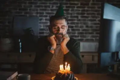 Por qué algunas personas odian su cumpleaños: las razones psicológicas detrás del rechazo a los festejos