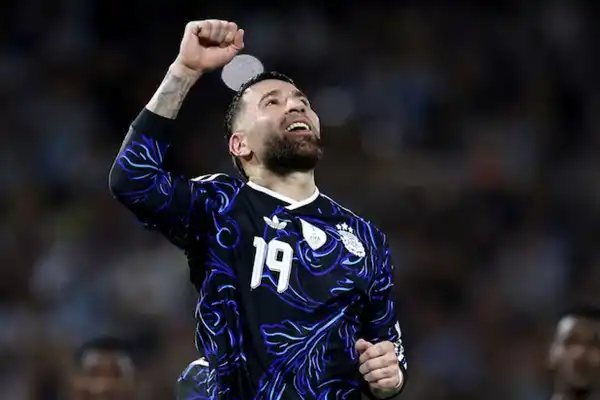 Otamendi lidera y Giay sorprende: el panorama de los defensores argentinos