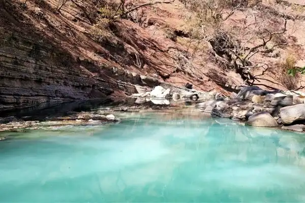Termas del Río Jordán: el destino de aguas turquesas en el norte argentino que es ideal para visitar en esta época