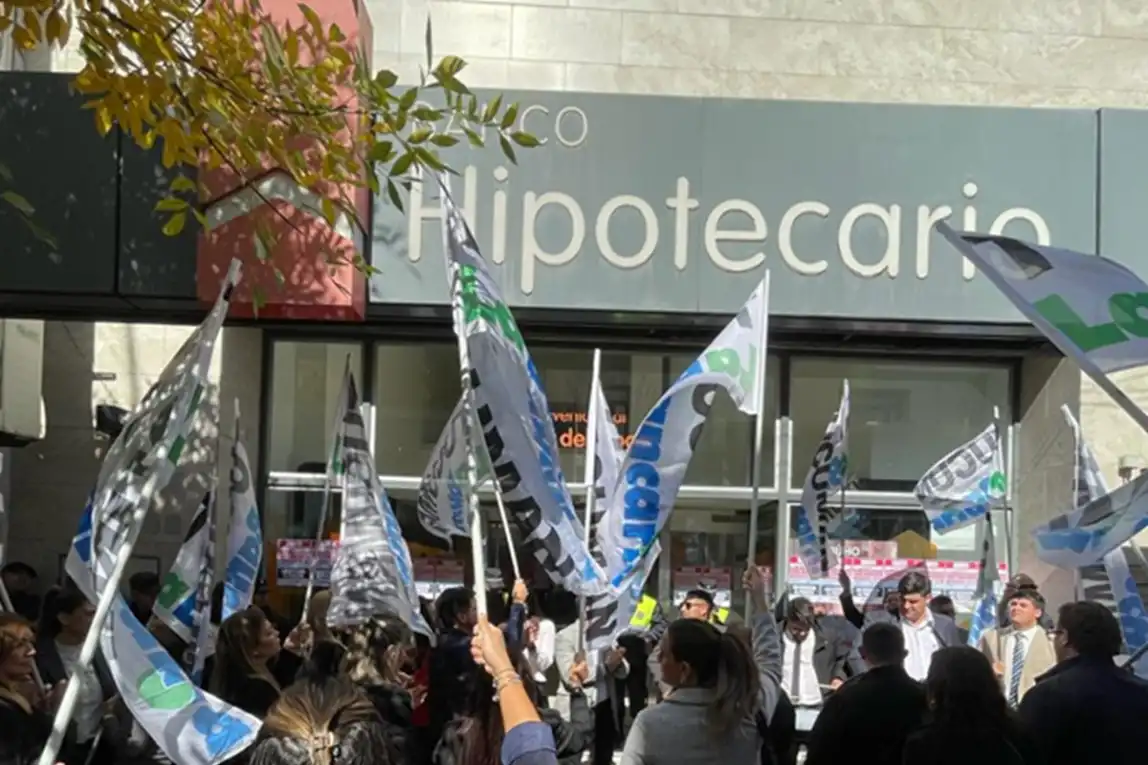 Paro en la sucursal del banco Hipotecario. 