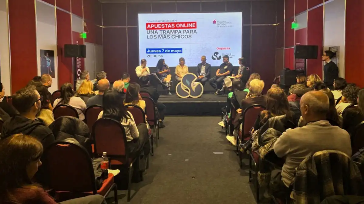 “La salida es colectiva”: el CPA alertó sobre las apuestas online en adolescentes en la Feria del Libro