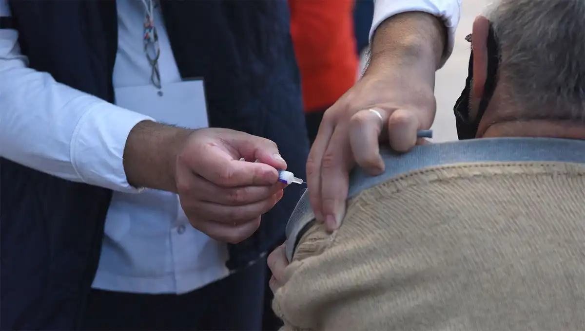 CUIDADOS. El uso del barbijo y la vacunación son dos de las herramientas para prevenir los contagios de gripe A.