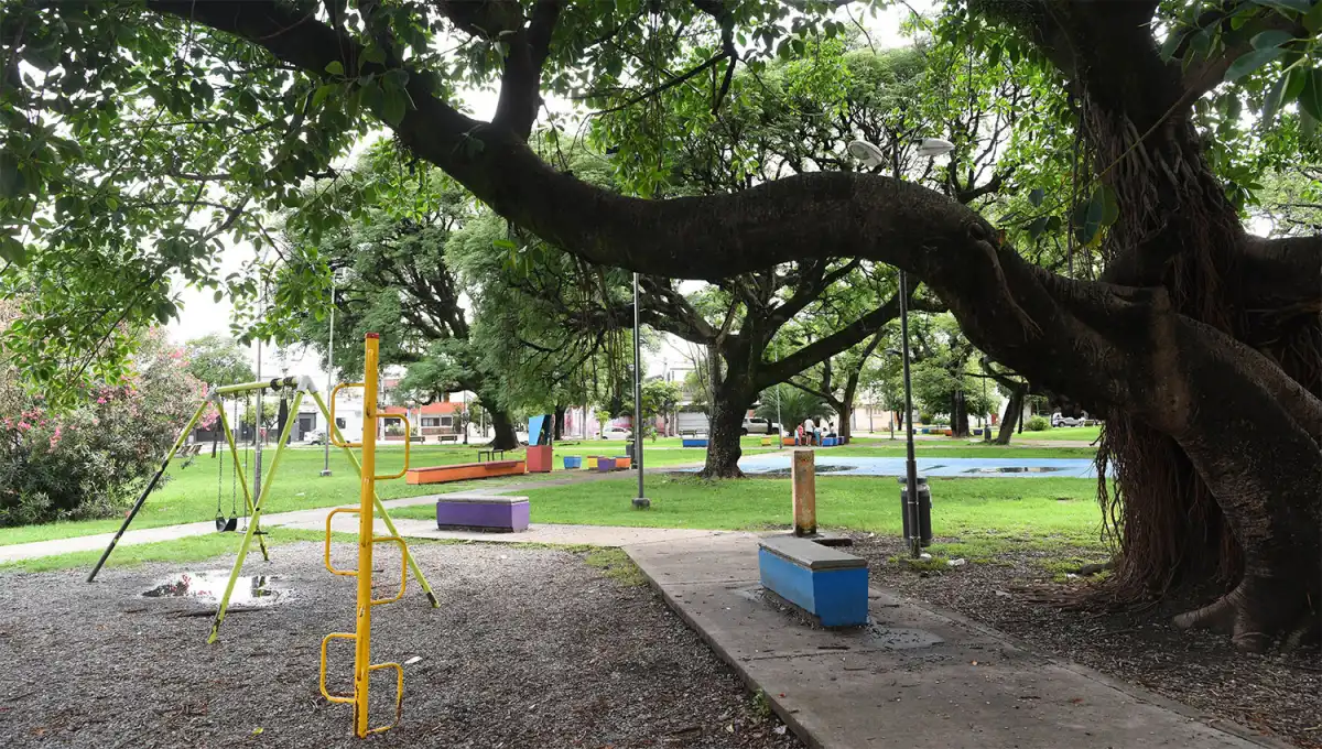 PUESTA EN VALOR. Coletti propuso un sistema de premios y plusvalías para concretar propuestas en zonas como la plaza de Villa Luján. 
