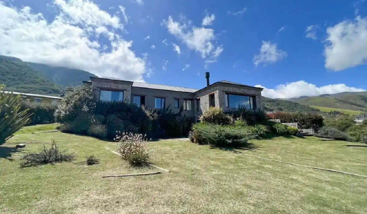 EN TAFÍ DEL VALLE. La foto de la casa que publicó el diario LA NACIÓN.