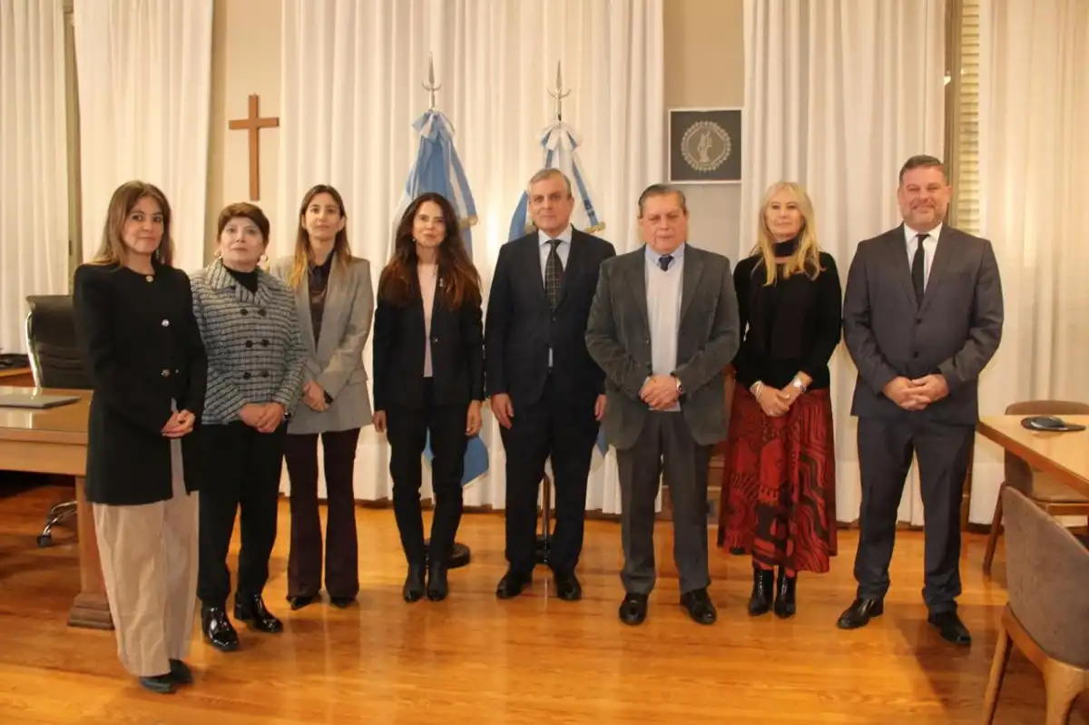 Los miembros de la Corte y los integrantes de la Red.