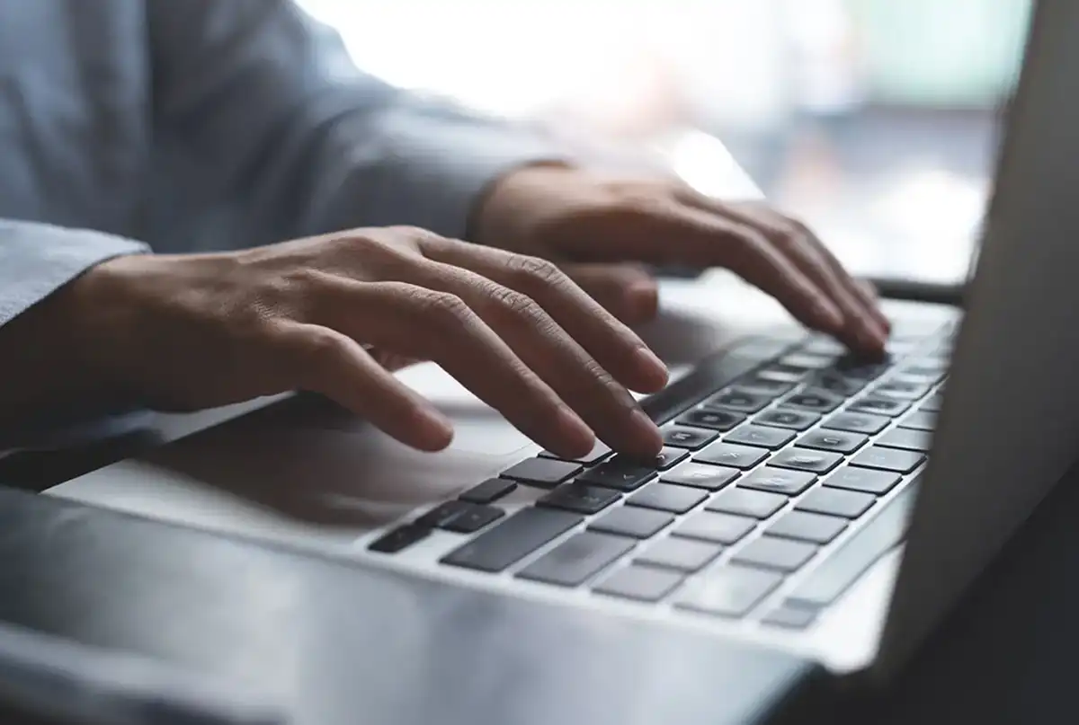 CURSOS ONLINE Y GRATUITOS. Varias propuestas incluyen certificados y están dirigidas a jóvenes de Argentina y otros países. / SANTANDER