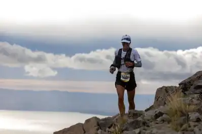 Trail running: la tucumana que venció al dolor y ahora correrá 70 km por los Alpes en su luna de miel
