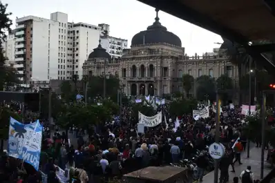 La marcha de las universidades públicas contra el ajuste fue multitudinaria en Tucumán
