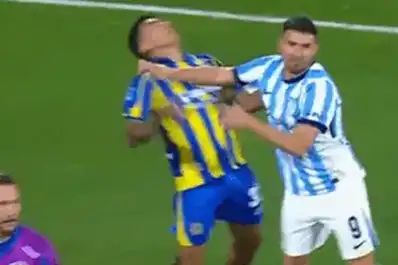 Expulsaron a “Maravilla” Martínez tras revisión del VAR en Rosario Central-Racing