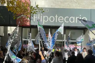 Paro nacional de La Bancaria: la medida afecta a las sucursales del banco Hipotecario en Tucumán