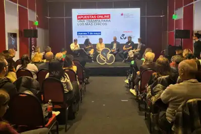 “La salida es colectiva”: el CPA alertó sobre las apuestas online en adolescentes en la Feria del Libro