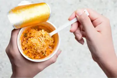 Seguro tenés esta sopa instantánea en tu cocina: los riesgos para la salud que advierten los nutricionistas