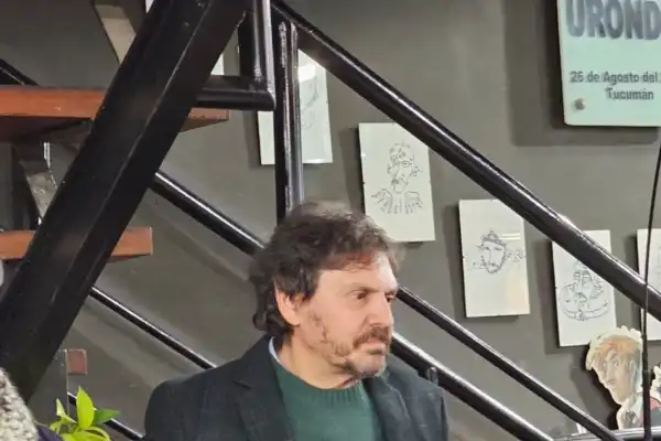 Felipe Pigna firmó ejemplares de su libro “76” en Tucumán
