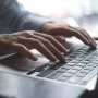 IA, inglés, escritura y marketing digital: los cursos gratuitos que ofrece Santander