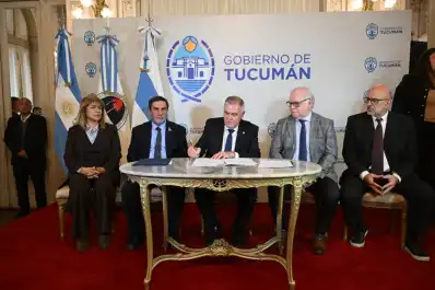 El Gobierno firmó un acuerdo con el hospital Italiano para fortalecer la salud pública provincial