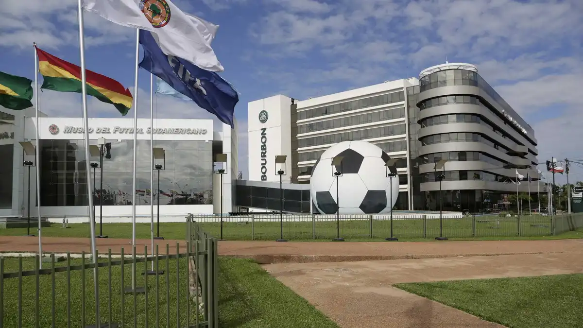 Un diario paraguayo denuncia persecución judicial tras investigar posible corrupción en la Conmebol