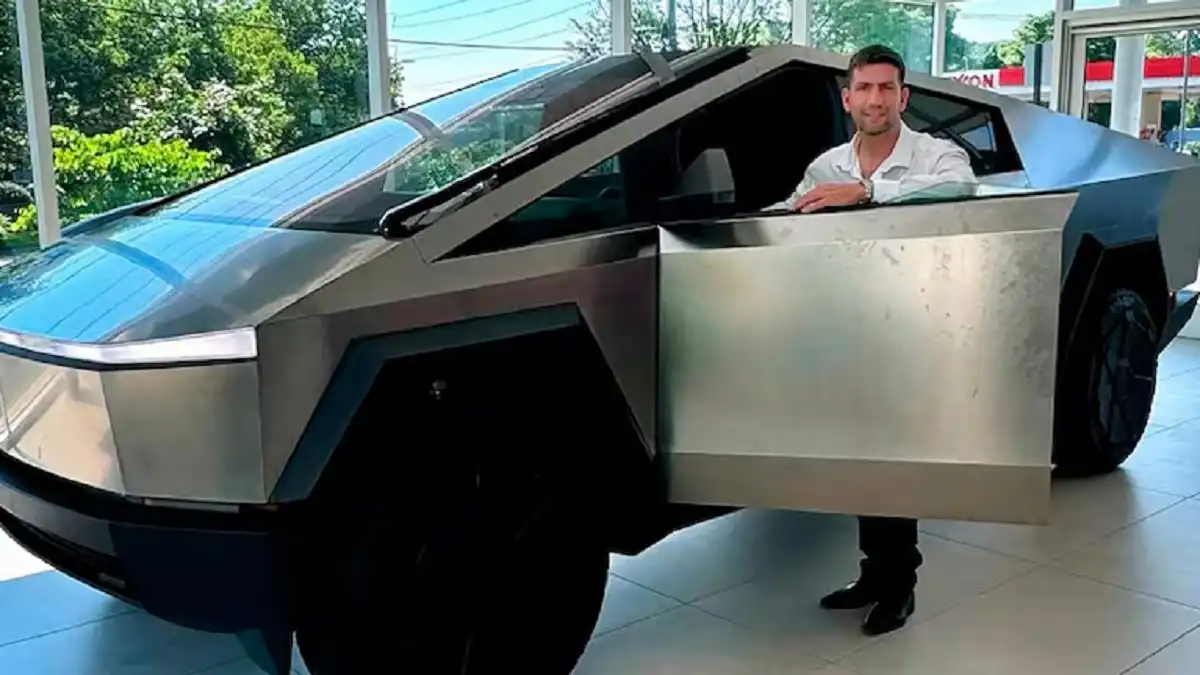 VEHÍCULO DE LUJO. El diputado libertario aseguró que pagó U$S200.000 por el Tesla. 