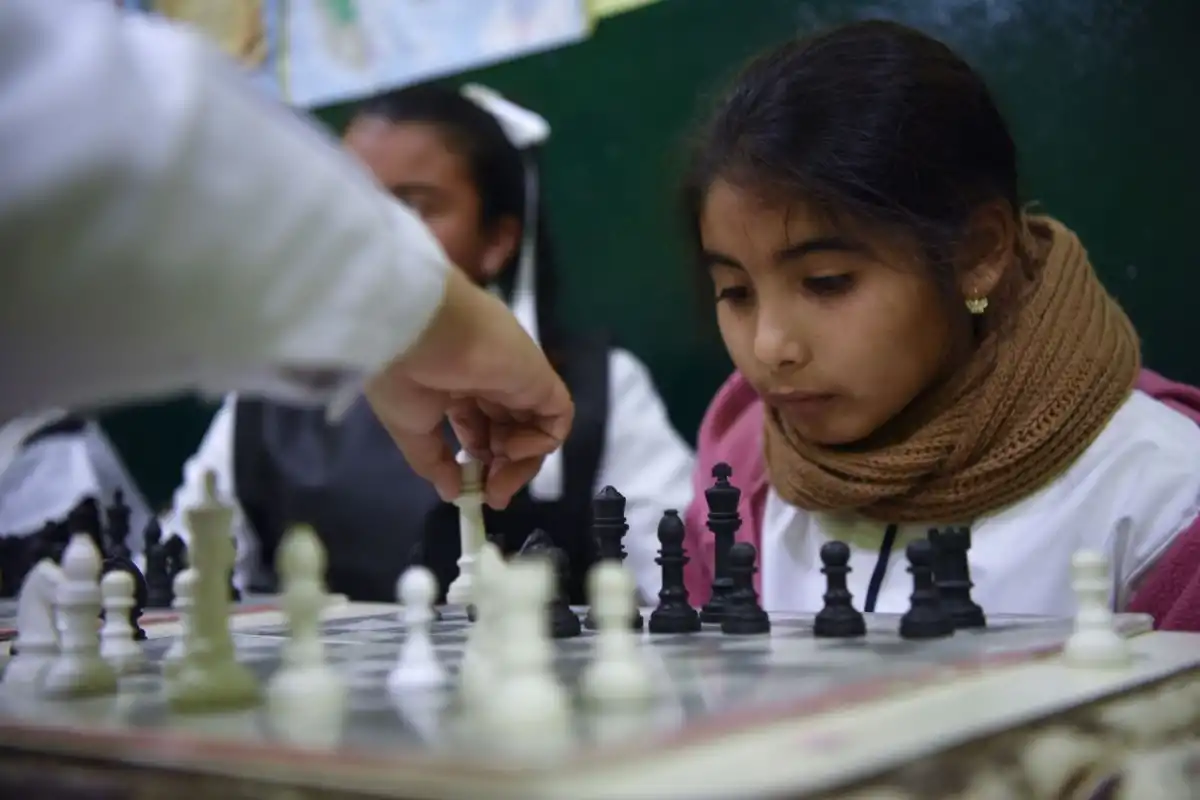 AJEDREZ. Los niños muestran gran interés en el juego.