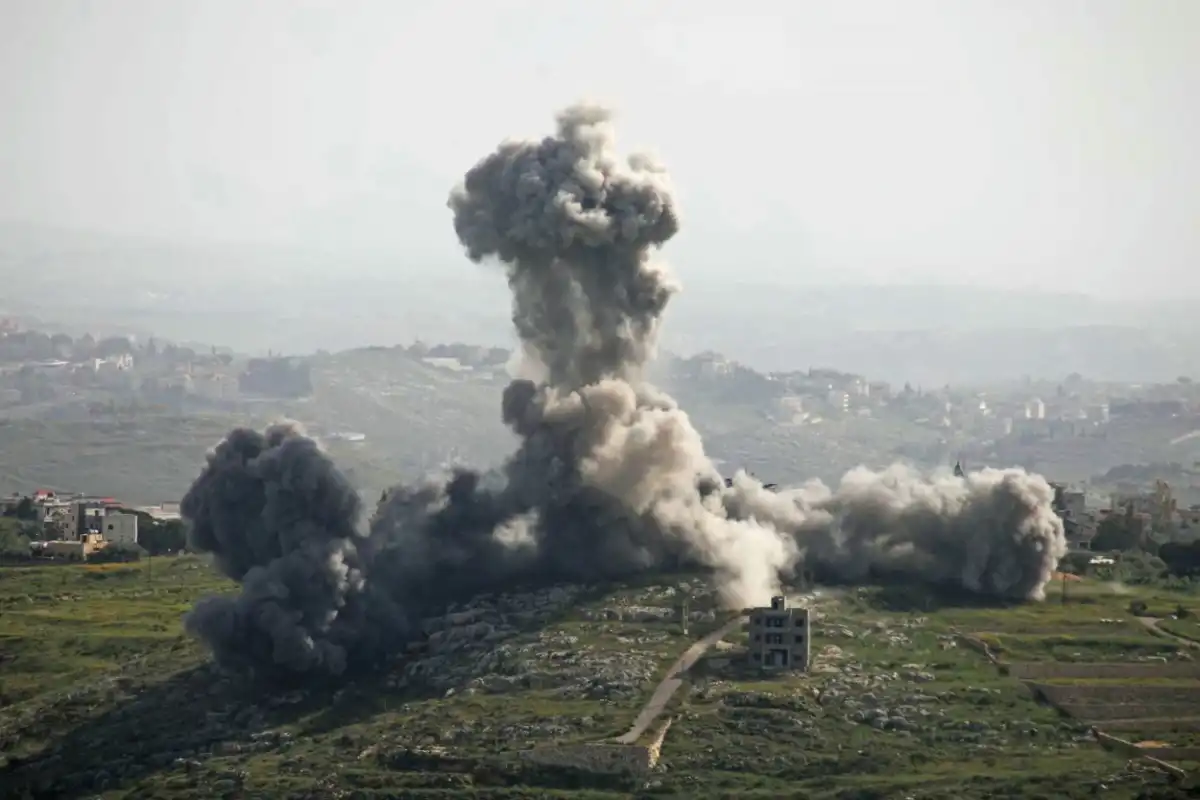 BOMBAS. Ataques israelíes sobre el sur del Líbano dejaron 12 muertos.