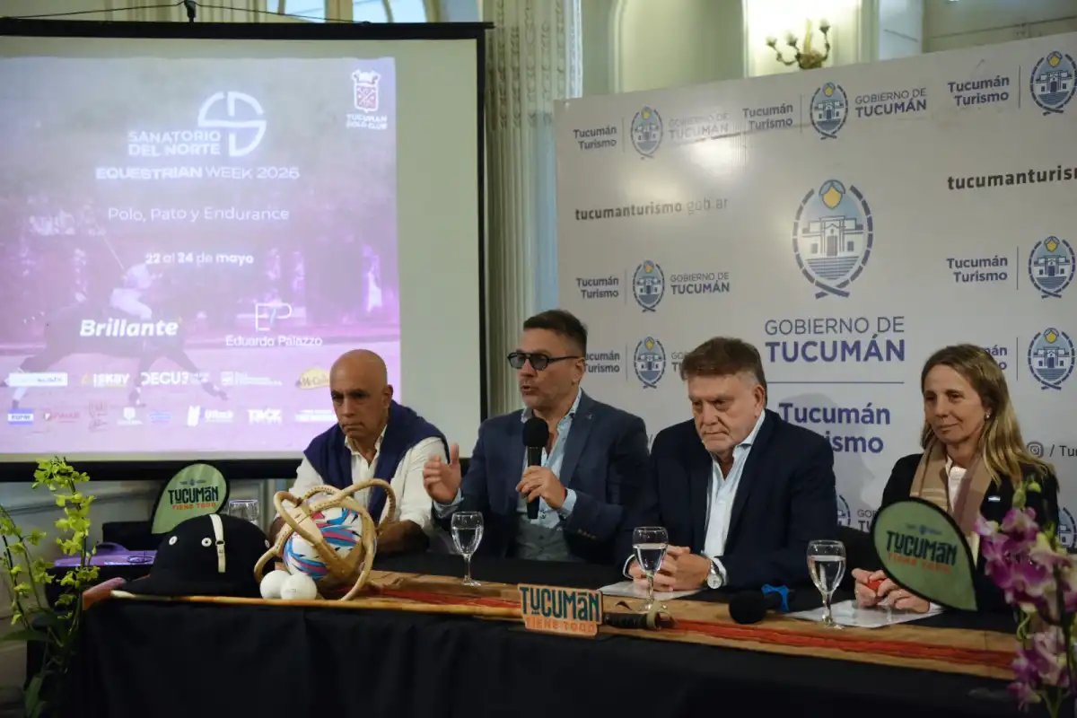 CONFERENCIA. De izquierda a derecha, José Manuel Galindo, José Eugenio Nydrich, Domingo Amaya e Inés Frías Silva durante la presentación de la “Sanatorio del Norte Equestrian Week 2026”.