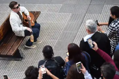 “Capturar la mística de la calle”: Nahuel Pennisi eligió Tucumán para homenajear a Mercedes Sosa