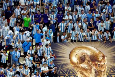 El Ministerio de Seguridad envió un listado de 34.000 deudores alimentarios y barrabravas para prohibirles el ingreso al Mundial