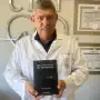 Un médico tucumano casi muere en la pandemia y escribió un libro para no olvidar