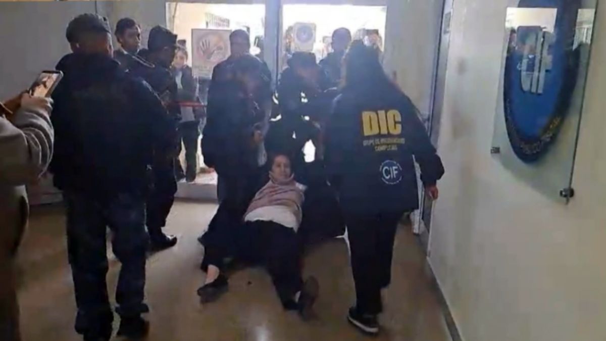 Crimen de las francesas: escándalo, gritos y forcejeos por una orden de ADN a la esposa de Clemente Vera