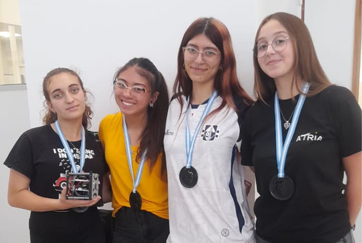 UNA EXPERIENCIA FEDERAL. Eowlyn junto a compañeras de distintas provincias durante el acantonamiento espacial realizado en Córdoba. / CORTESÍA EOWLYN MONTENEGRO
