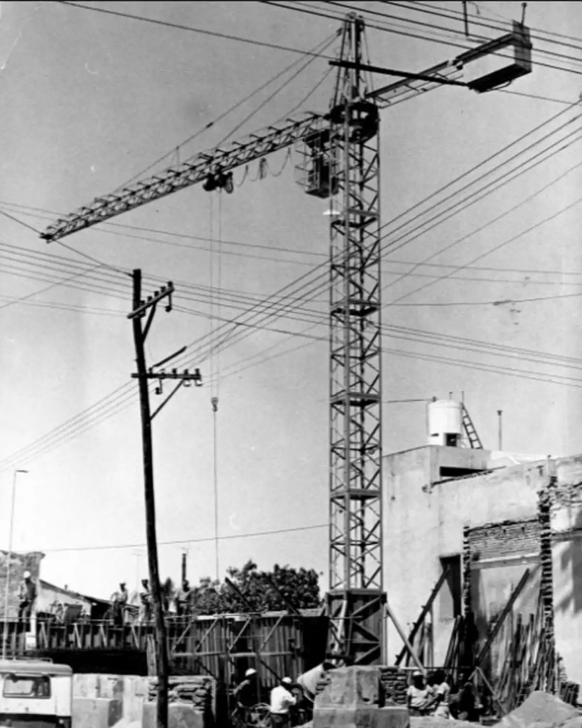 Recuerdos fotográficos: cuando llegó el “outinord”, un nuevo sistema de construcción