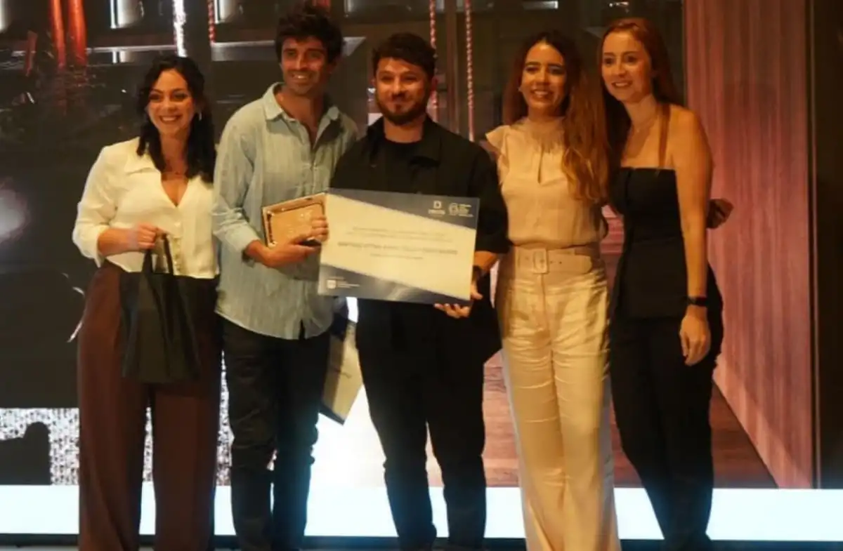 PREMIO. Maru Tucano, Daniel Tello, Santiago Vittar y referentes de FOA.
