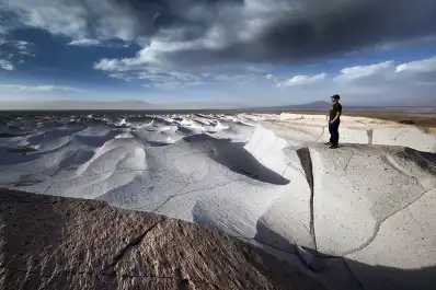 Uno de los desiertos más impactantes del mundo está en la Argentina: un laberinto blanco en el norte del país
