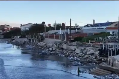 Un proceso de ciclogénesis hizo desaparecer la playa: la catástrofe que se está tragando las casas en Mar del Tuyú