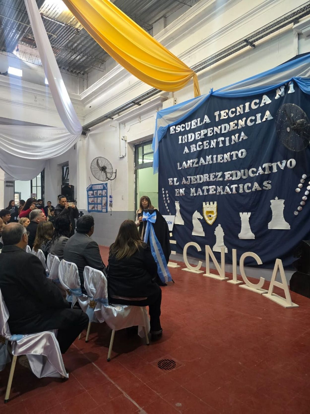 ACTO OFICIAL. La ministra Montaldo defendió cambios curriculares.