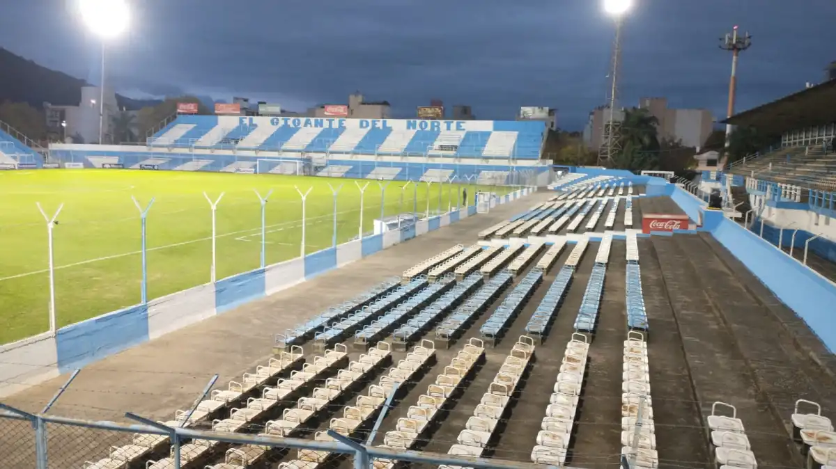 ETERNO. El campo de juego donde juega Gimnasia y Tiro tuvo sus primeros arcos y líneas de cal en 1904. Desde aquel momento, la pelota nunca dejó de rodar.