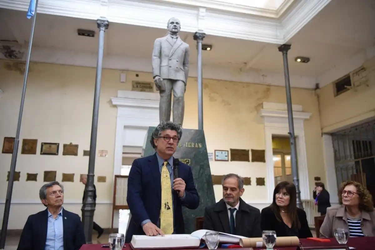 EN LA UNIVERSIDAD. El acto con la entrega del doctorado Honoris Causa al autor de la nota, el viernes 8.
