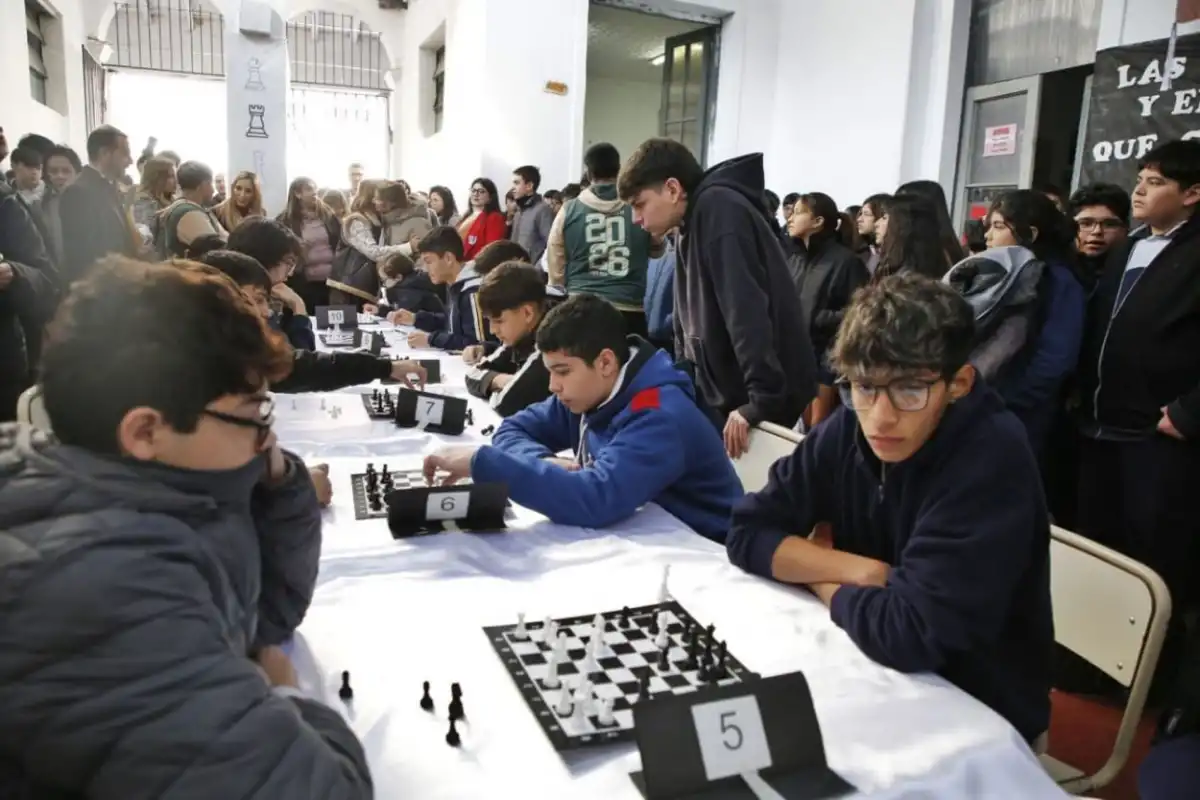 UN MESÓN, MUCHOS TABLEROS. “Ajedrez y matemática” es el programa que el Ministerio de Educación implementará en 10 escuelas tucumanas.