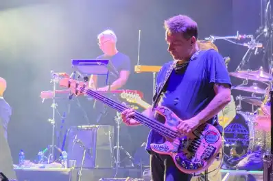 Los Fabulosos Cadillacs en Tucumán: una emotiva fiesta generacional arriba y abajo del escenario