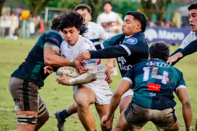 Natación venció a Tucumán Rugby, quedó líder y están con un pie en las semifinales del Anual
