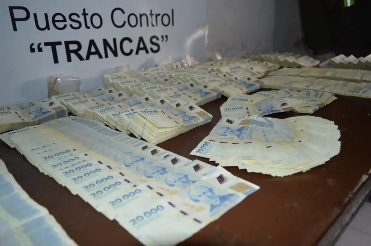 Tucumán: viajaba en colectivo de larga distancia con más de $159 millones sin aval legal